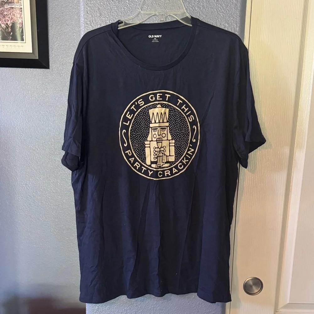 Old Navy Dark Blue Tee with Gold Graphic - Picture 1 of 4